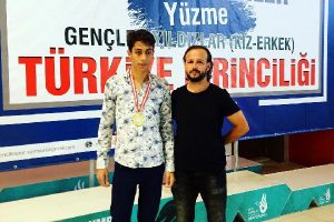 Görme engelli yüzücü memleketine 4 madalyayla döndü
