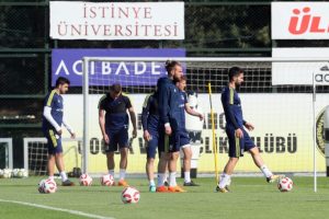 Fenerbahçe'de Beşiktaş maçı hazırlıkları sürüyor