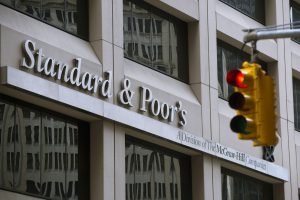 Standard&Poor's, Türkiye'nin kredi notunu düşürdü