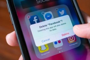 Facebook geçmişini silmek isteyenlere müjde!