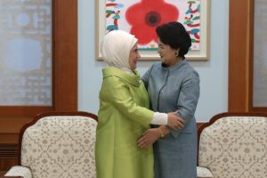 Emine Erdoğan, Kim Jung-sook ile görüştü
