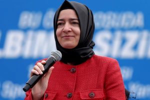 Bakan Kaya: 'Gençlerine güvenen bir lider var Türkiye'de'