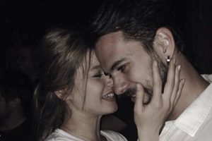 Oyuncu Burcu Biricik ve eşi kazada yaralandı