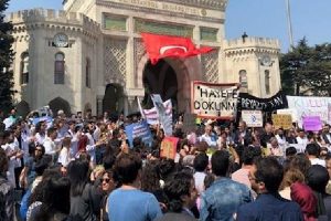 İstanbul Üniversitesi'nde ''bölünme'' protestosu