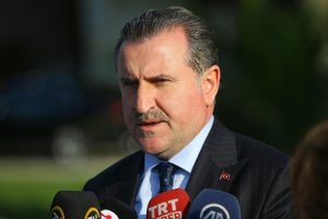 Bakan Bak'tan paralimpik yüzücülere kutlama