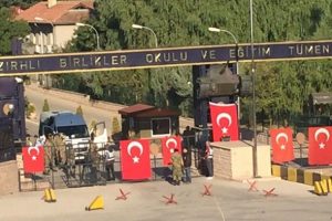 Darbeciler cephaneliğin kapısını kırarak mühimmat almışlar