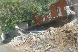 İran'daki depremde 105 kişi yaralandı
