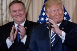 Trump'tan Dışişleri'nde Pompeo şovu