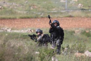 İsrail 14 Filistinliyi gözaltına aldı