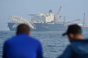 Dünyanın en büyük inşaat gemisi Çanakkale Boğazı'ndan geçti