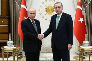 Aydıntaşbaş: Büyü bozuldu, AKP'nin siyasetteki egemenliğinin son dönemecine girdiğimizi görmek zor değil