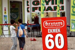 Antalya'da ucuz ekmek çılgınlığı yayılıyor