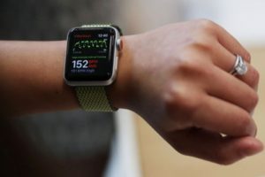 Apple Watch bir kez daha hayat kurtardı!