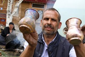 Türkiye'yi gezerek kalaycılık yapıyor