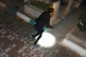 Gizemli kızın görüldüğü mezarlığa akın ediyorlar!