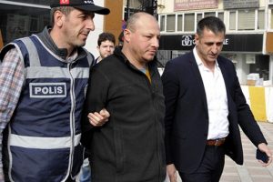 25 yıl önceki dava yüzünden avukatı öldürmüş!