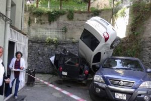Görenleri şaşkına çeviren kaza!