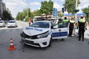 Bakan Eroğlu'nun konvoyunda kaza!