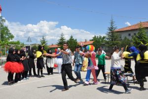 Üniversite öğrencileri özel öğrencileri sevindirdi