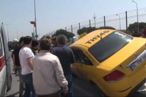 Uyuşturucunun etkisiyle trafiği birbirine kattı