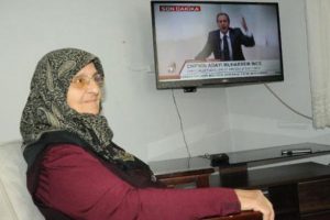 Muharrem İnce'nin annesi oğlunun adaylık konuşmasını böyle izledi