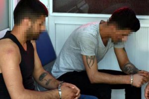 Barışmak için çağırdıkları gencin çakıyla kulağını kestiler