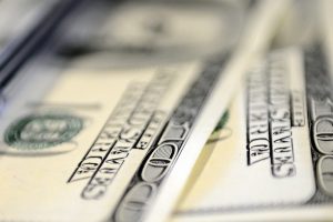Dolar rekor kırmaya devam ediyor