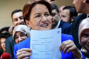 Meral Akşener, 100 bin imza kampanyasının startını verdi