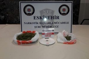 Uyuşturucu satıcısı 2 kişi yakalandı