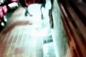 Pideciden para dolu kasa çalan hırsızlar kamerada