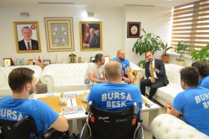 Bursa'da Edebali'ye şampiyon basketçilerden ziyaret