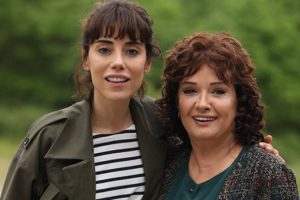 Müjde Ar ve Cansu Dere'den anne-kız pozu