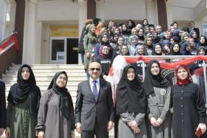 Işık, Arapça münazara şampiyonu öğrencileri tebrik etti