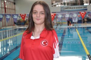 Dünya şampiyonu Sümeyye'ye pastalı kutlama