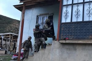 Van ve Bursa emniyetinin ortak operasyonunda 10 kişi tutuklandı