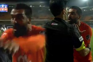 Arda Turan'dan olay hareket!