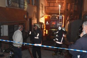 Beyoğlu'nda yangın: 2 kişi dumandan etkilendi