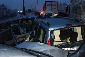 12 araç zincirleme trafik kazasına karıştı!