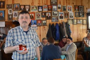 Ölen müşterilerin fotoğraflarını 'son durak'ta sergiliyor