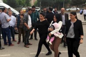 Öğretmen Ayşe Çelik tahliye edildi