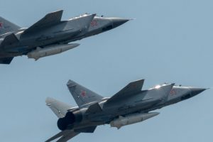 Putin'in bahsettiği 'yenilmez' füzeler, savaş uçaklarına yüklendi