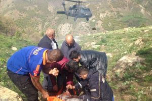 Arazide kalp krizi geçiren kişi askeri helikopterle kurtarıldı