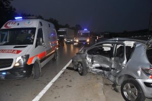 Bursa İnegöl'de iki otomobil çarpıştı: 6 yaralı