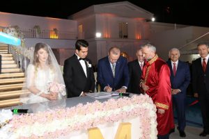 Erdoğan, Bakan Özhaseki'nin kızının nikah şahidi oldu