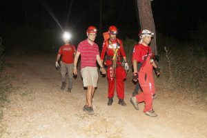Ölüdeniz'de kaybolan turisti AKUT buldu