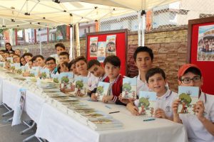 Ödev diye yola çıktılar, kitap yazdılar