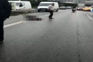Motosikletten düşen sürücü feci şekilde can verdi