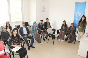 Öğrenciden ev hanımına herkes İngilizce öğreniyor