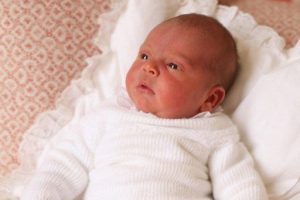Kate Middleton ve Prens William'ın üçüncü bebeğinden ilk fotoğraflar paylaşıldı