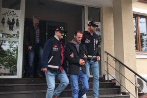 Kılıktan kılığa giren gaspçı yakalandı